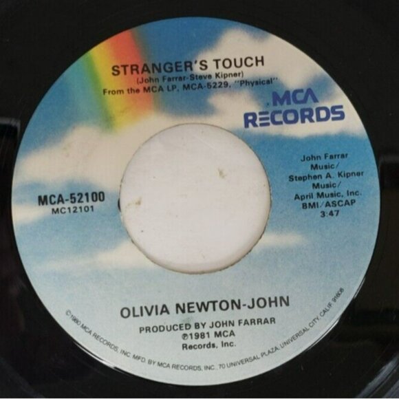 Record 45 RPM Vinyl Olivia Newton-John Heart Attack / Stranger's Touch MCA  1981 - Picture 4 of 4